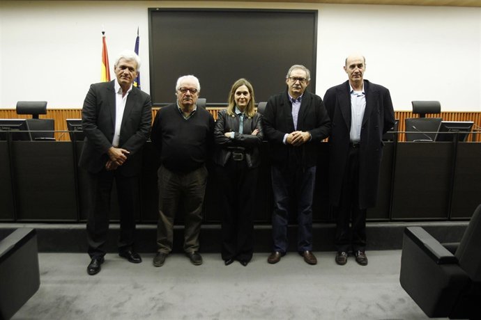 Marta Rivera de la Cruz con Javier Reverte y Manuel Rico en el Congreso