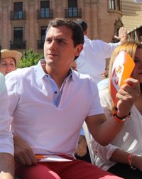 Rivera dice que no podrá "condiciones sobre las personas" para llegar a acuerdos y pide un pacto "'antisillones'"