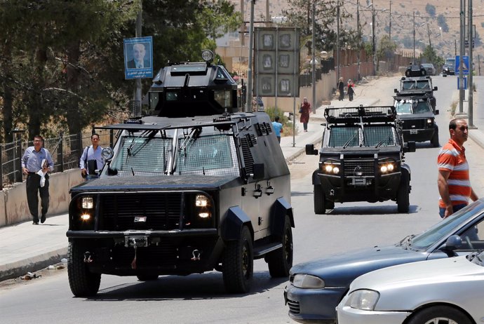 Militares en el campamento de refugiados de Baqaa