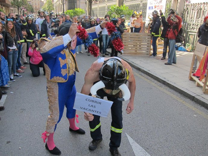 Protestas de Bomberos de Asturias frente al parlamento asturiano