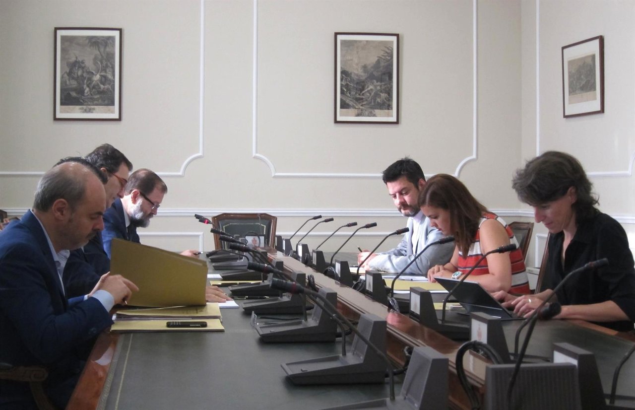 Imagen de la reunión de la comisión de investigación sobre Taula de este martes