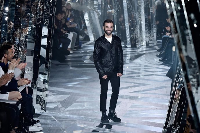 Nicolas Ghesquiére Louis Vuitton show as