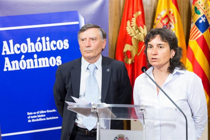 Broto y el presidente de Alcohólicos Anónimos, hoy en el Ayuntamiento