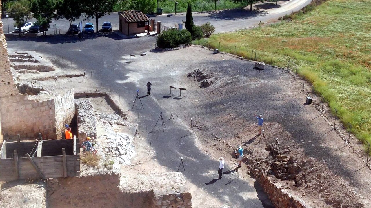 CARRION DE CALATRAVA. ARQUEOLOGOS DE LA UNIVERSIDAD DE FLORIDA DEL SUR (USA) ELI