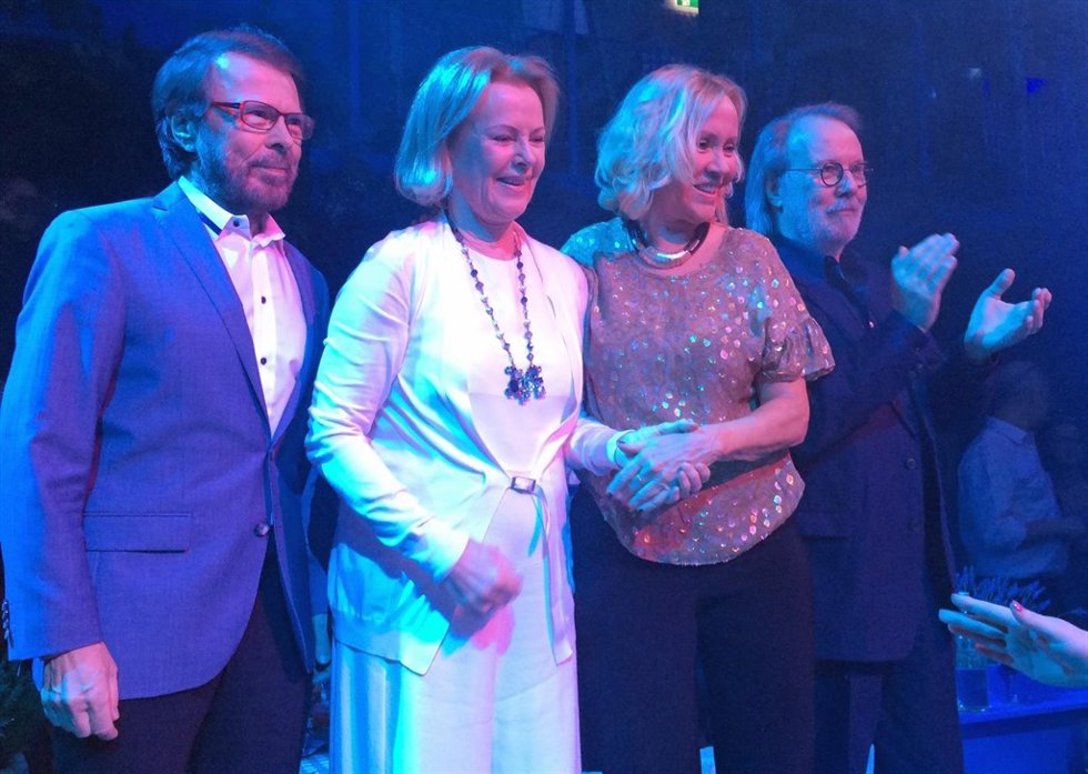 Abba se reúne en un escenario 30 años después de su última actuación