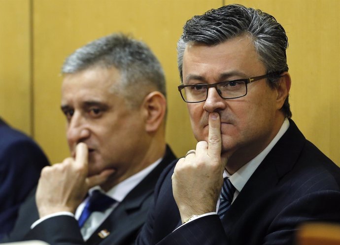 Croatia's Prime Minister-designate Tihomir Oreskovic (R) and new First Deputy Pr