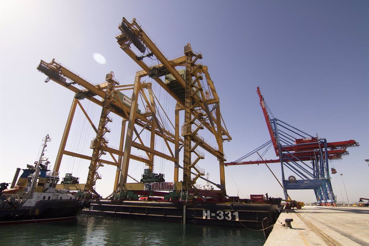 Nuevas grúas de Noatum en el muelle 9 de contenedores puerto Málaga