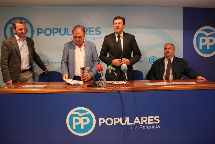 Carriedo y miembros del PP de Palencia
