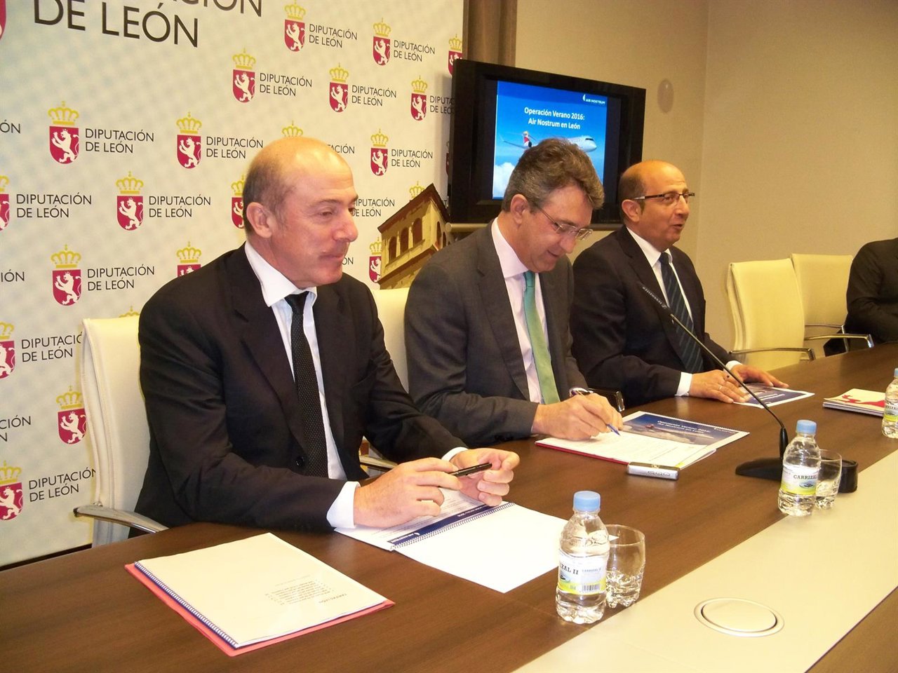 Juan Corral (D), Majo (C) y Francisco Castañón (D)