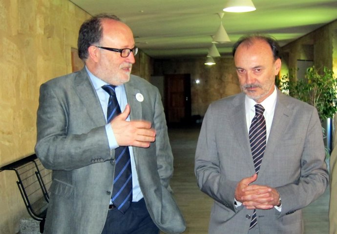 El Vicerrector de Promoción (I) y Gracia Alza (D)