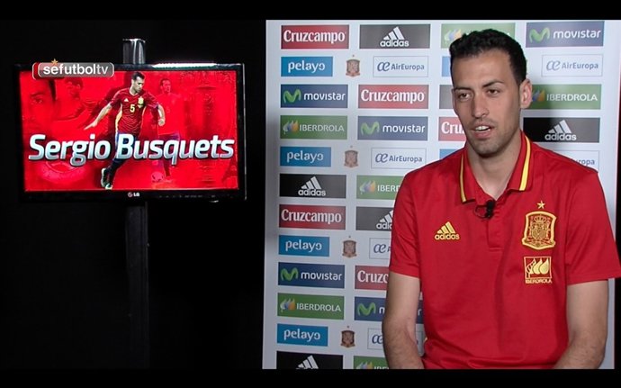 Sergio Busquets con la selección española