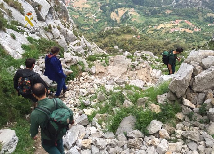 RDO. NOTA DE PRENSA GUARDIA CIVIL (RESCATADOS DOS SENDERISTAS PERDIDOS EN PICO A