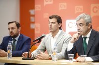 Ciudadanos promete bajar 2 puntos el IRPF en 2018 y una ayuda a familias de 1.400 euros