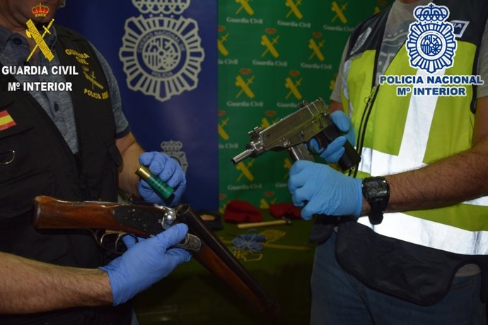 "Detienen A Dos Varones Cuando Se Disponían A Cometer Un Atraco A Una Sucursal B