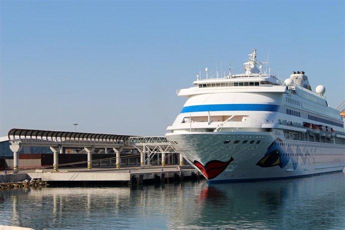 Crucero AIDAcara de AIDA Cruises en el puerto de Málaga