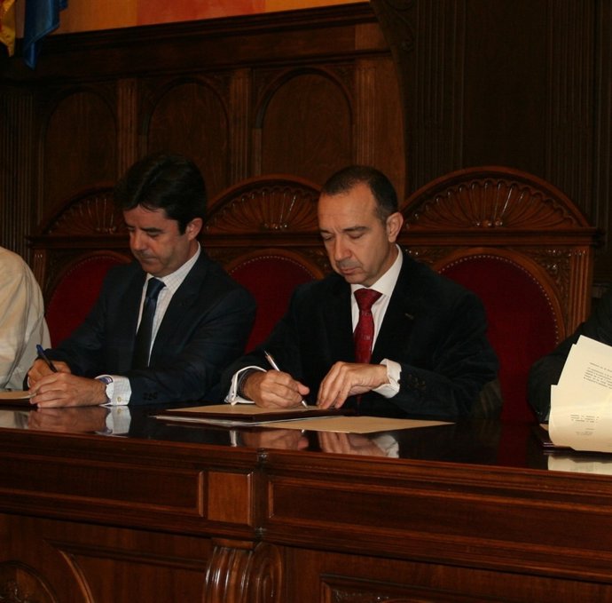 NP + Foto Convenio Colaboracion Obra Social "La Caixa" Y Ayuntamiento De Huesca