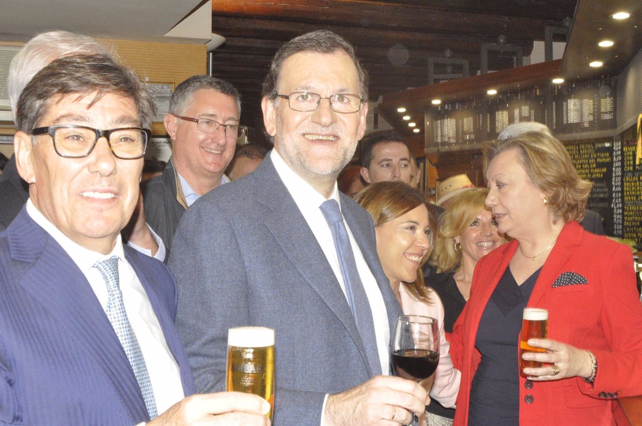  Mariano Rajoy, con Arturo Aliaga (PAR).
