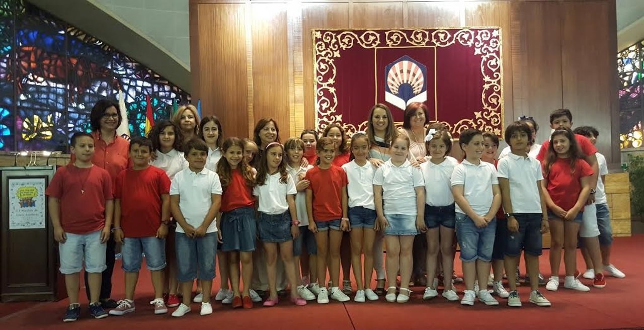 Ruiz (centro) durante la inauguración de la Muestra de Coros Escolares