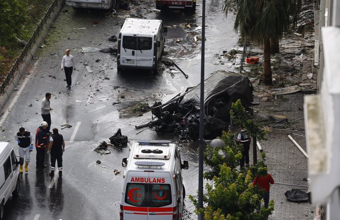 Explosión al paso de un autobús en Estambul