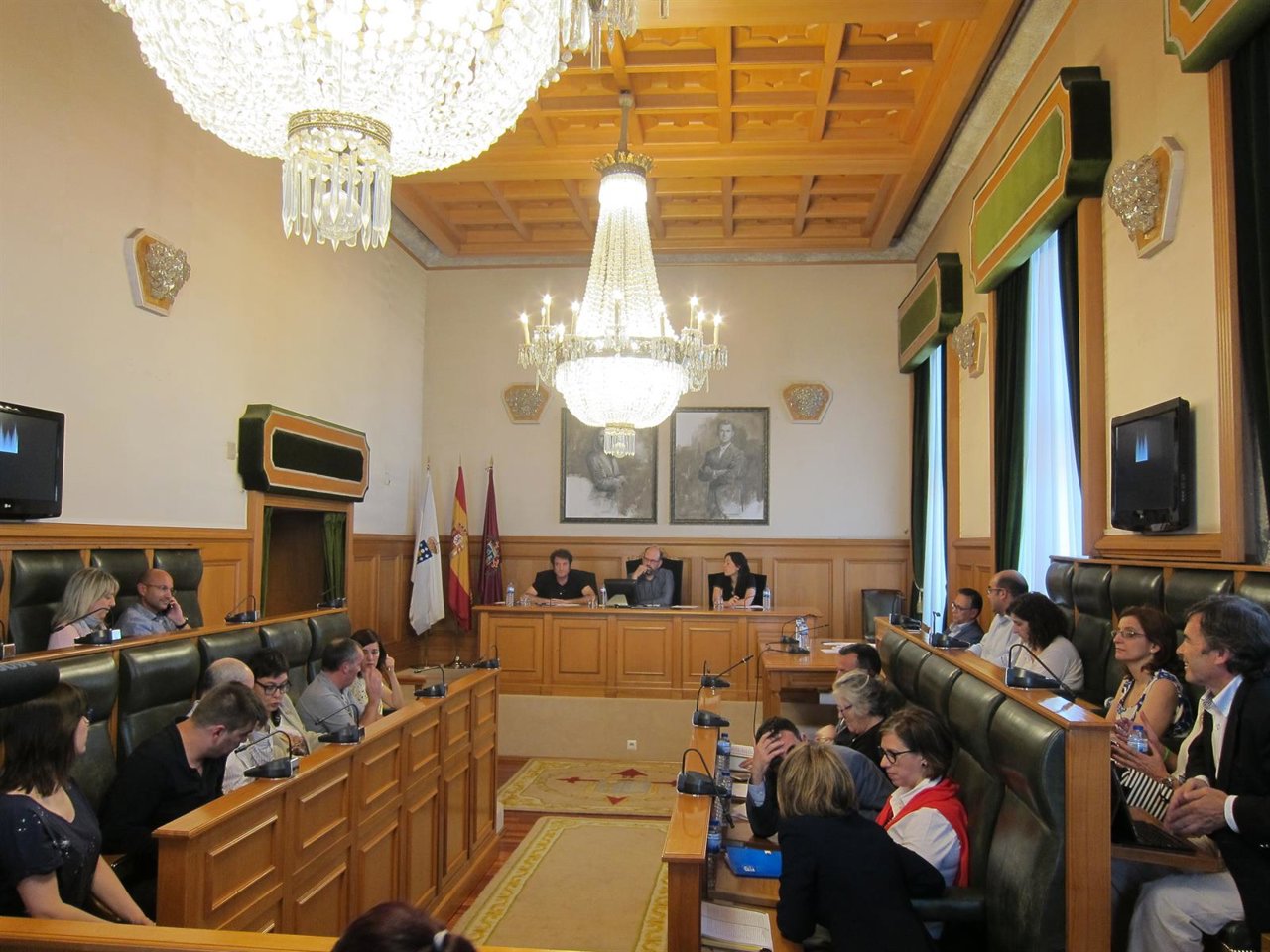 La sesión plenaria del Ayuntamiento de Santiago