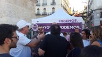 Militantes de Podemos y opositores venezolanos se enfrentan verbalmente en la Puerta del Sol de Madrid