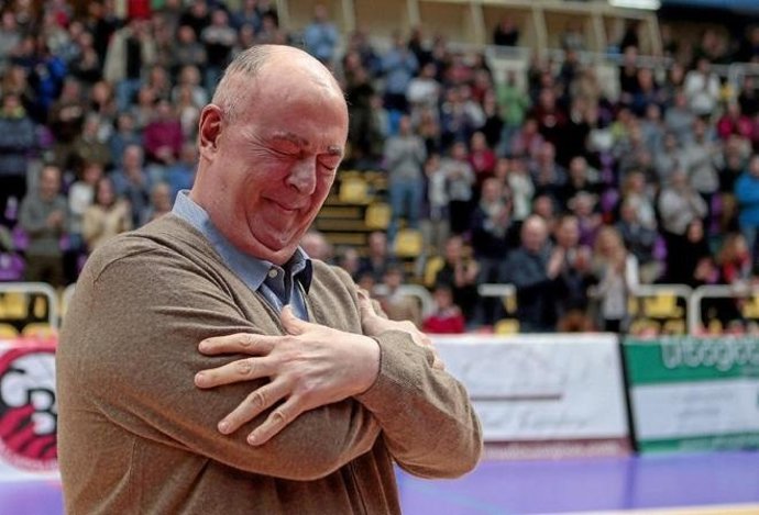 Quino Salvo, entrenador de baloncesto 