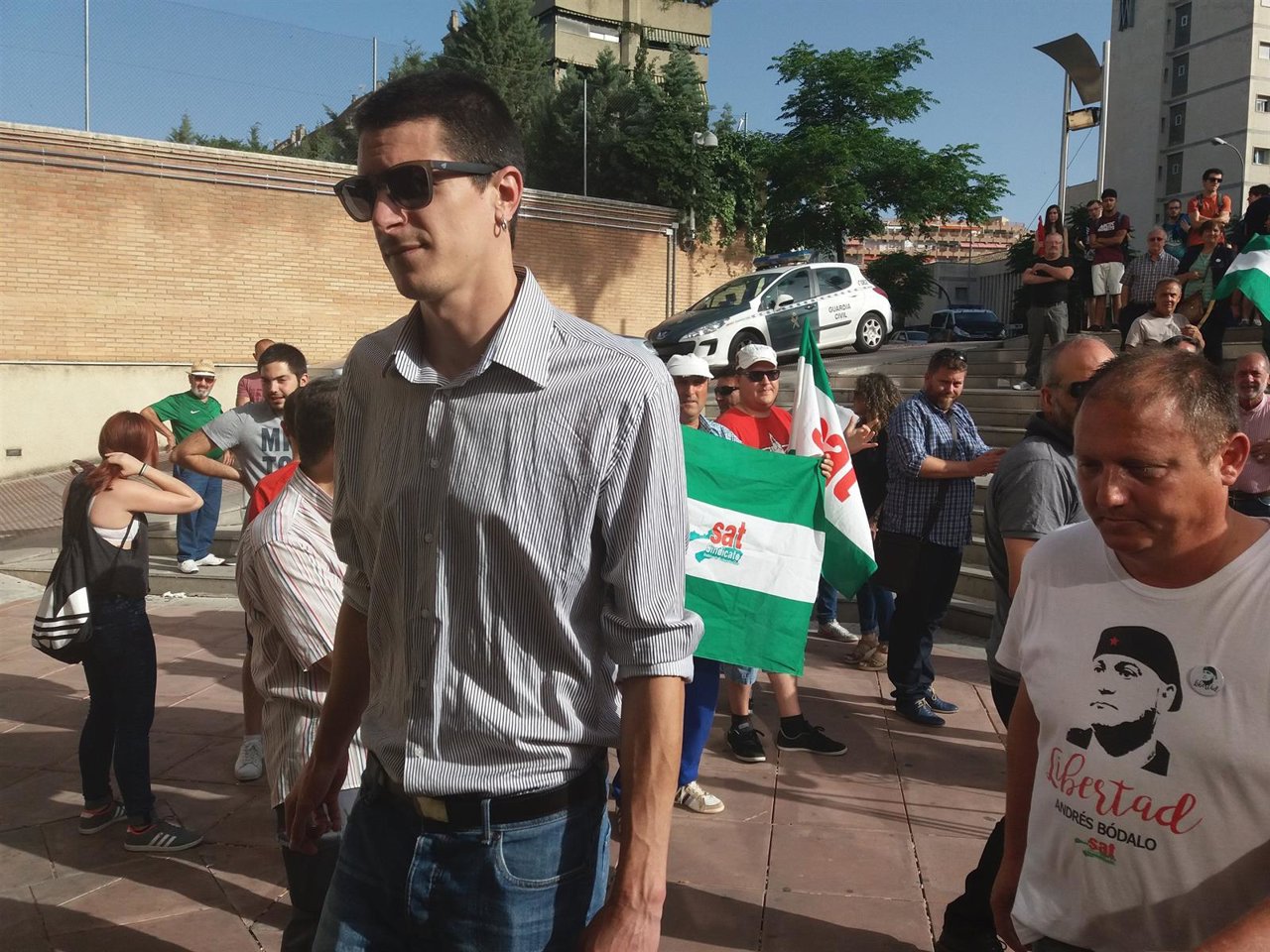 Acusados de ultraje a la bandera en Granada antes del juicio