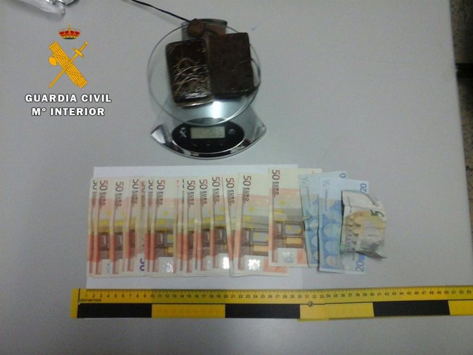 Materia intervenido por la Guardia Civil.