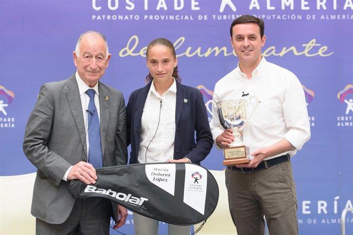 María Dolores López llevará en su raqueta el logotipo de 'Costa de Almería'.