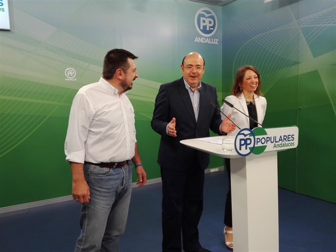 Sebastián Pérez, hoy en rueda de prensa junto a Toni Martín y Patricia Navarro