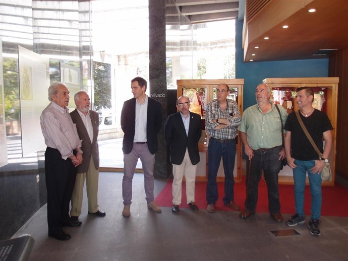 Participantes en la inauguración de la oficina
