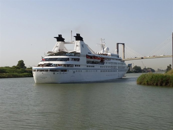 Star Legend pasando puente del Quinto Centenario