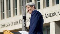 Kerry afirma que todo el mundo debería "celebrar" la victoria de Clinton