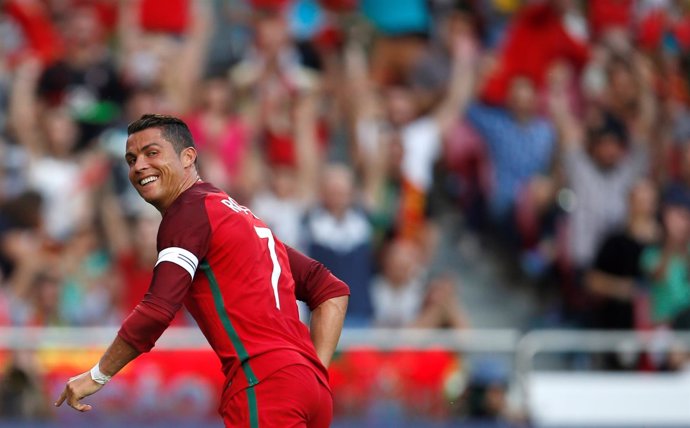 Cristiano Ronaldo marca un doblete con Portugal