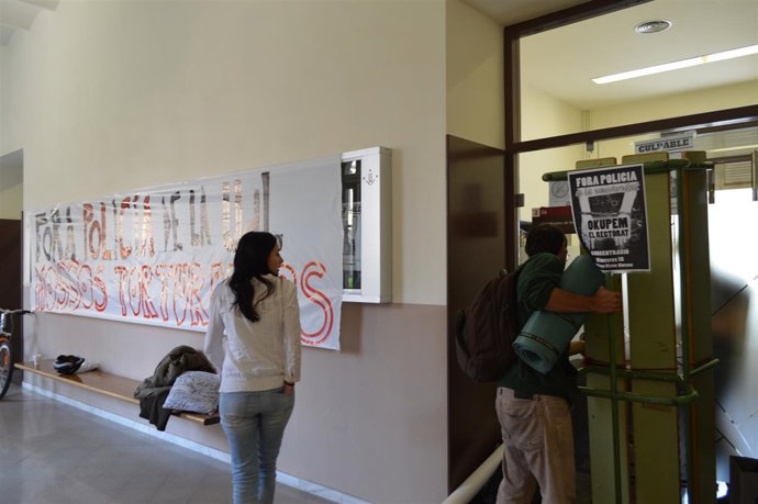 Estudiante encerrados en la UdL