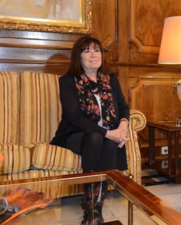 Cristina Narbona en la Asamblea antes de comparecer en Comisión desaladora    