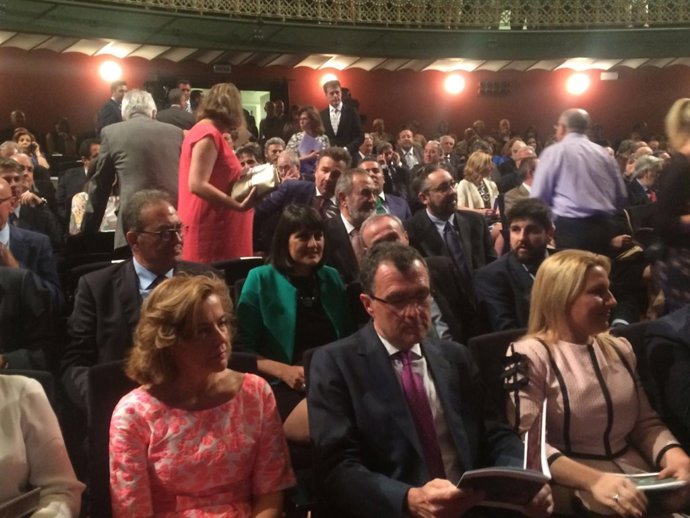 González Veracruz en acto Día de la Región en Teatro Circo
