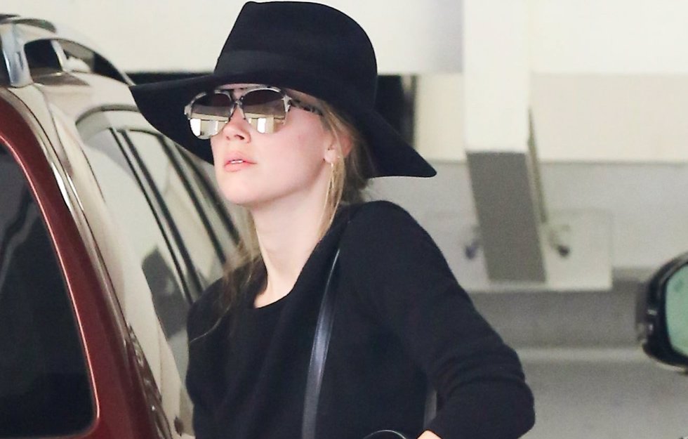 Amber Heard visitando a un prestigioso psicologo en Los AngelesLos Angeles, CA -