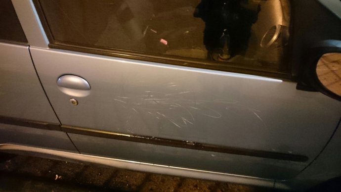 Daños en la puerta del coche