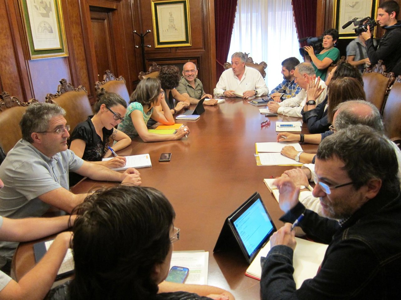 Reunión de EH Bildu, Geroa Bai, Aranzadi e I-E de Pamplona