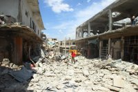 Los insurgentes apoyados por EEUU en Siria cierran el cerco sobre Manbij, bajo Estado Islámico