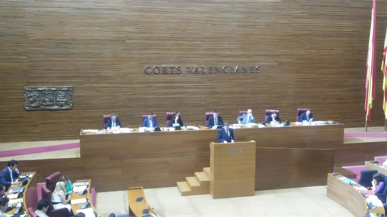 Puig en la tribuna de las Corts
