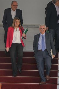 Susana Díaz critica el "transformismo" del programa económico de Podemos
