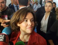 Soraya Sáenz de Santamaría reclama a Carles Puigdemont tomar decisiones sin aplazamientos