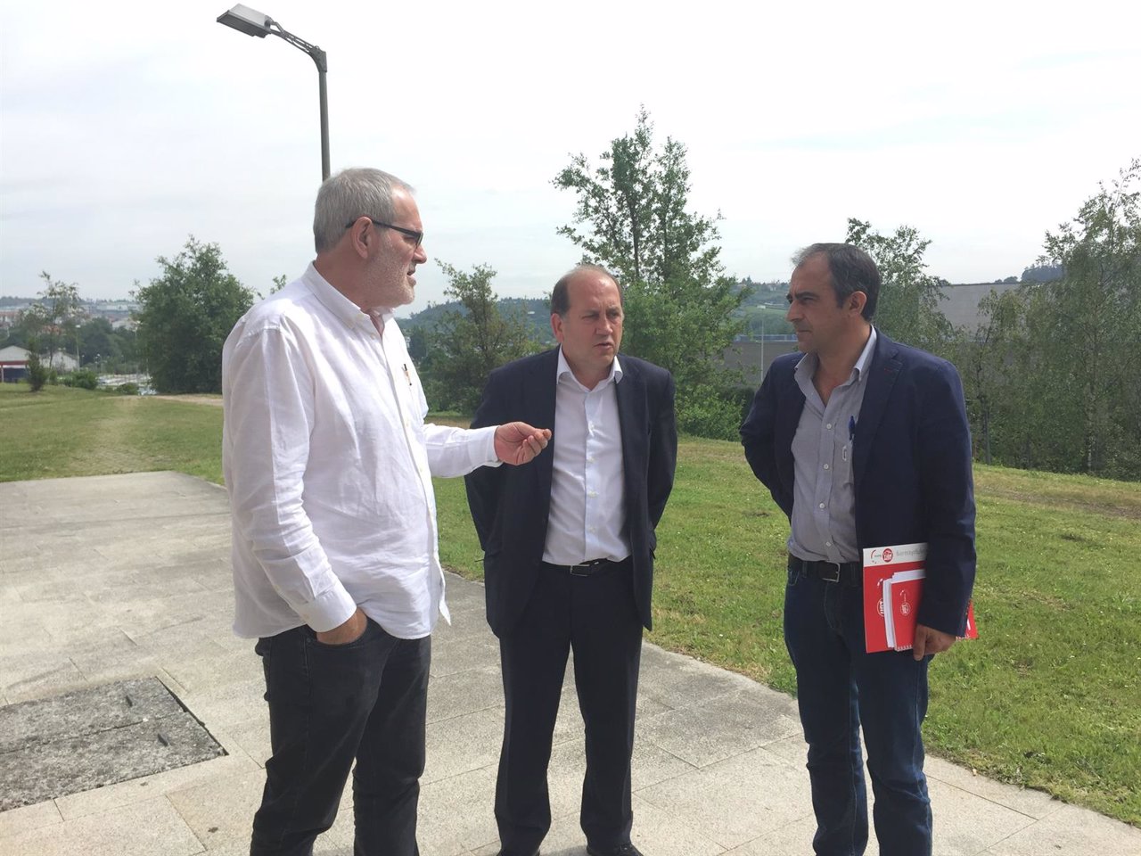 Sánchez Aguión (CC.OO.), Fernández Leiceaga (PSdeG) y José Antonio Gómez (UGT)