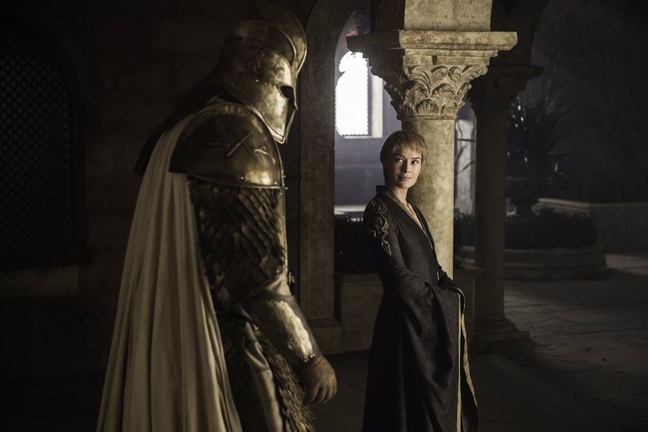 Cersei Lannister y La Montaña en Juego de tronos