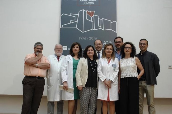 Autoridades y docentes que han participado hoy en la jornada de enfermería