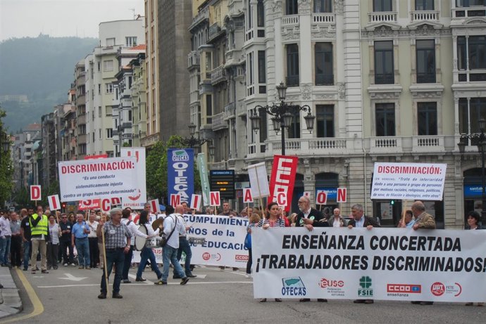 Manifestación de la enseñanza concertada asturiana