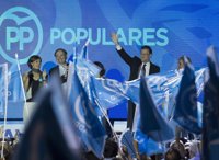 Rajoy dice que el PP es el "voto seguro" y pide advertir de "los peligros" si no gana