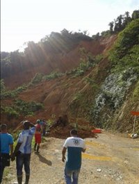 Al menos cinco muertos tras un deslizamiento de tierra sobre una obra en Colombia